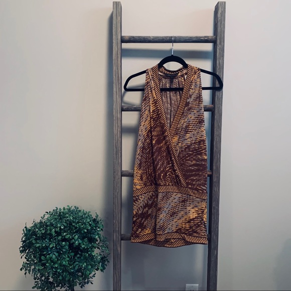 BCBG MaxAzria | Deep Plunge Cocktail Dress - Picture 7 of 8